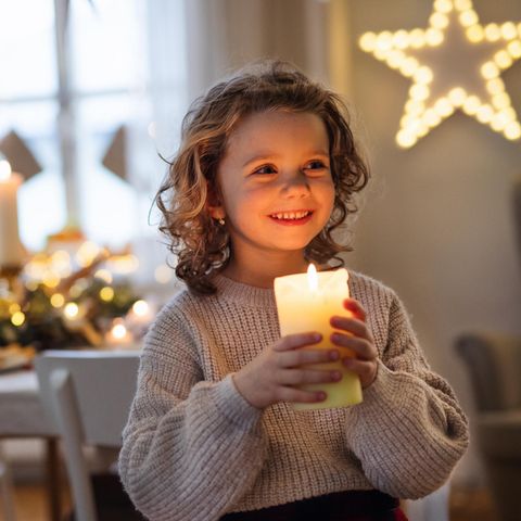 Mädchen an Weihnachten