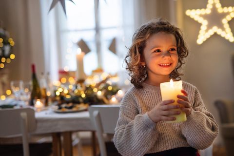 Mädchen an Weihnachten