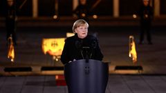 Vor dem Großen Zapfenstreich hält Merkel noch eine Rede