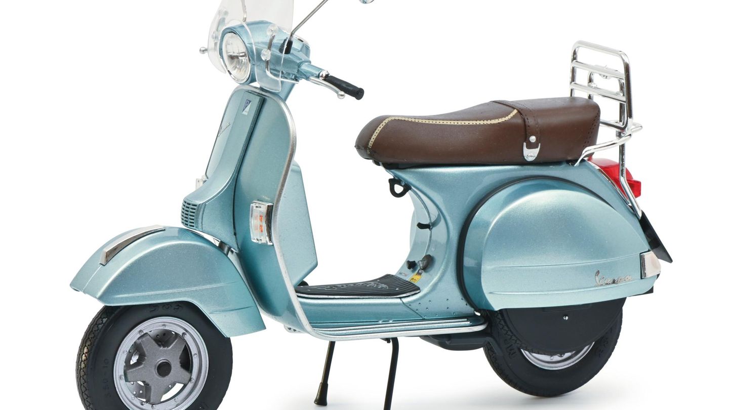 Sieger Kategorie H  Sammeln: Zweiräder  Vespa PX 125 „70 Jahre Vespa“  Schuco in 1:10, Preis: 79,96 Euro