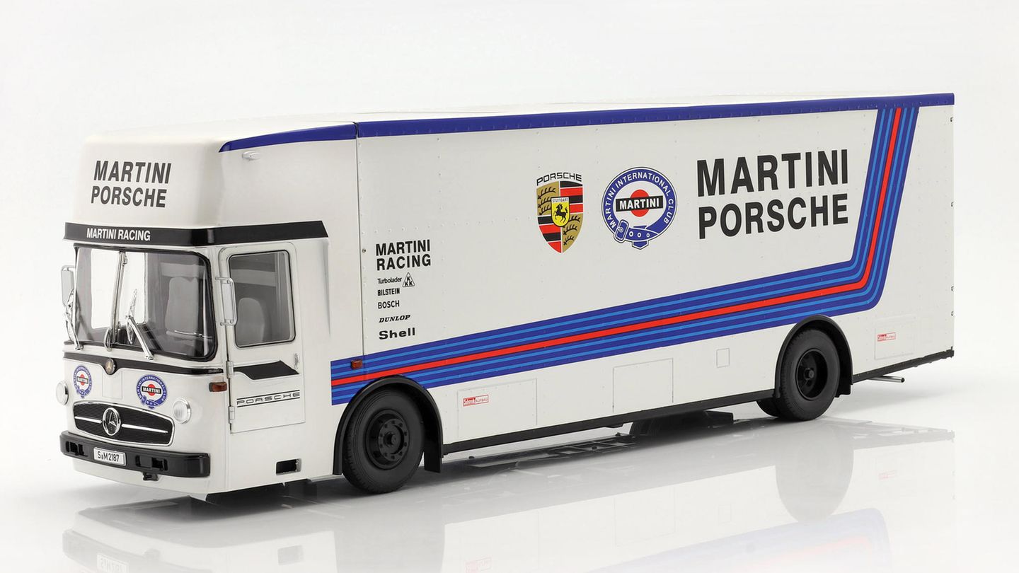 Sieger Kategorie L  Sammeln: 1:18 Nutzfahrzeuge  Mercedes O 317 Porsche-Renntransporter   CMR, Preis: 299,95 Euro
