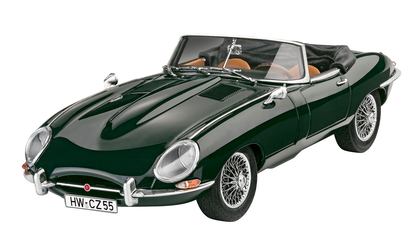 Sieger Kategorie O  Modellbau: 1:24/25 Pkw  Jaguar E-Type Roadster  Revell, Preis: 30,49 Euro