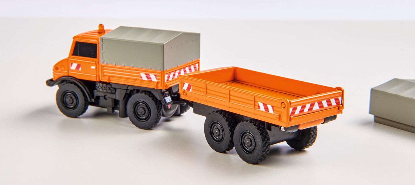 Sieger Kategorie R  RC: Elektro Economy  Unimog 406 mit Anhänger  Carson Modelsport in 1:87,  Preis: 124 Euro