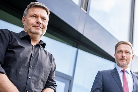 Sie sind das Machtzentrum und der Konfliktherd der neuen Regierung: Robert Habeck und Christian Lindner