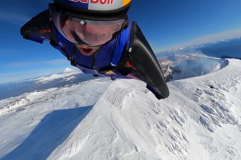 Wingsuitsprung in Vulkan