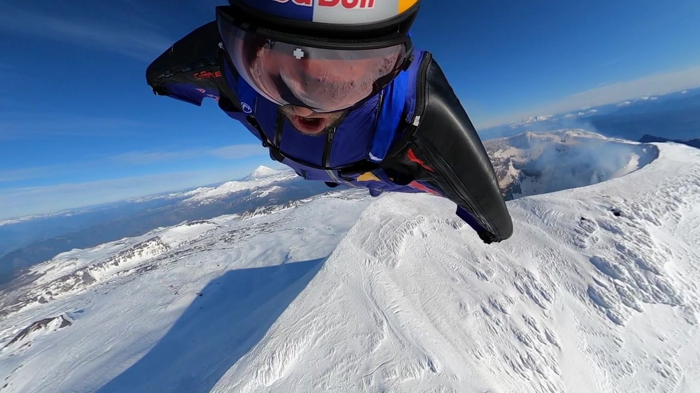Waghalsige Aktion: Unglaublicher Stunt im Video: Mit Wingsuit in einen aktiven Vulkan – und wieder heraus