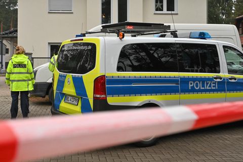 Die Polizei hat ein Einfamilienhaus in Senzig abgesperrt