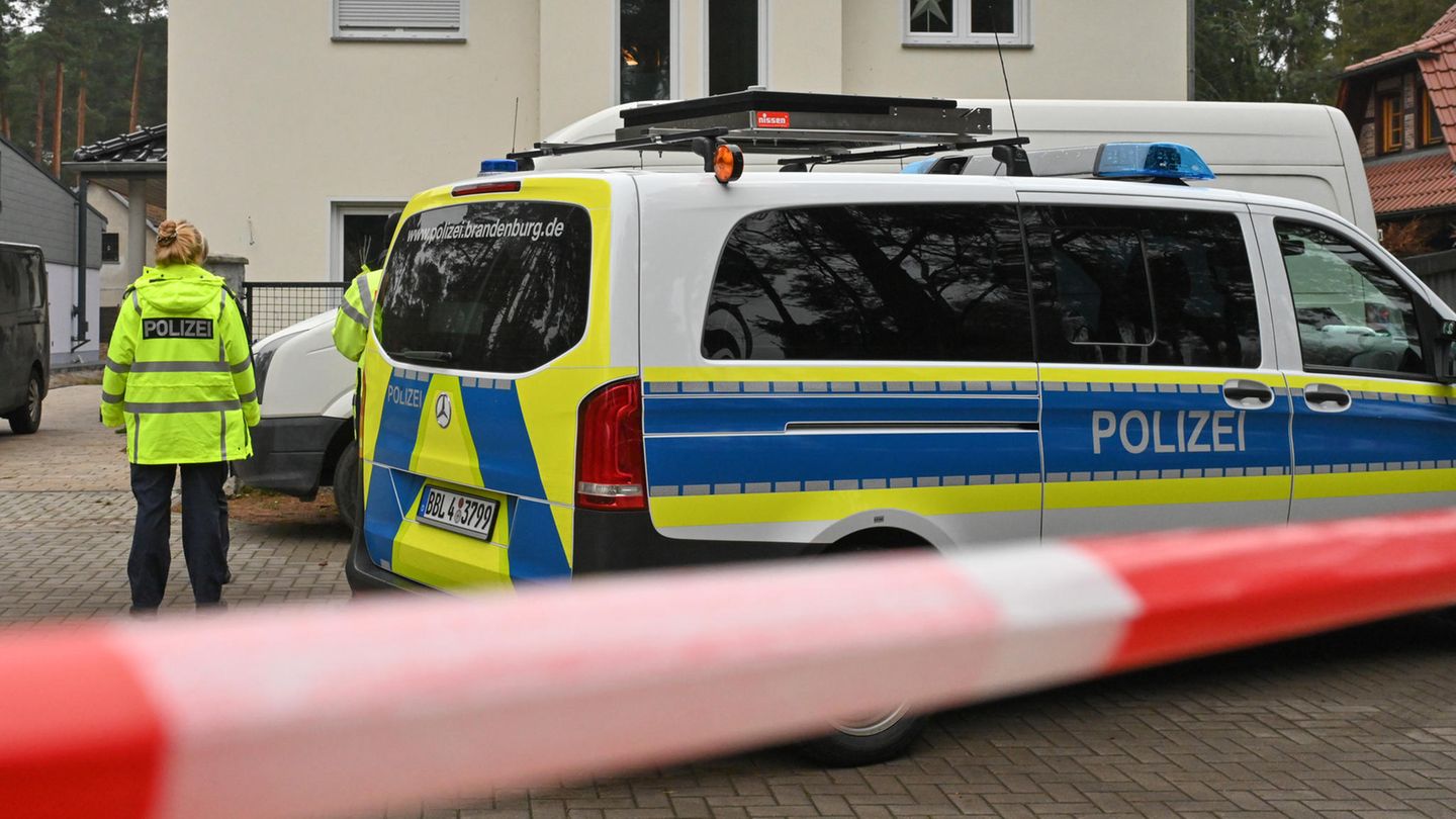 Die Polizei hat ein Einfamilienhaus in Senzig abgesperrt