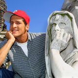 Mircomania  2001 sollte dann Nontschews große Chance kommen: Mit "Mircomania" bekam er erstmals eine eigene Serie. Trotz guter Kritiken konnte die innovative Serie, in der sich Nontschew im Stile von Comics durch überdrehte Sketche alberte, leider nicht beim Publikum landen. Nach nur 13 Folgen war Schluss. Es war die erste und letzte Show, die Nonschew alleine als Zugpferd zu stemmen versuchte.