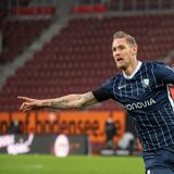 Sebastian Polter durfte gleich zweimal jubeln: Die Tore 1 und 3 des VfL Bochum gingen auf sein Konto. Dass der FC Augsburg in der 86. Minute einen Elfmeter verwandelte, dürfte Polter inzwischen egal sein. Beim Abpfiff zwischen Augsburg und Bochum stand es 2:3.