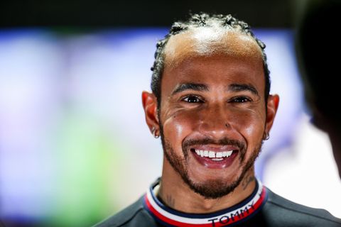 Lewis Hamilton wird beim Grand Prix von Saudi-Arabien von der Pole Position starten