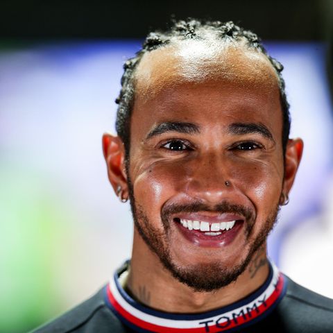 Lewis Hamilton wird beim Grand Prix von Saudi-Arabien von der Pole Position starten