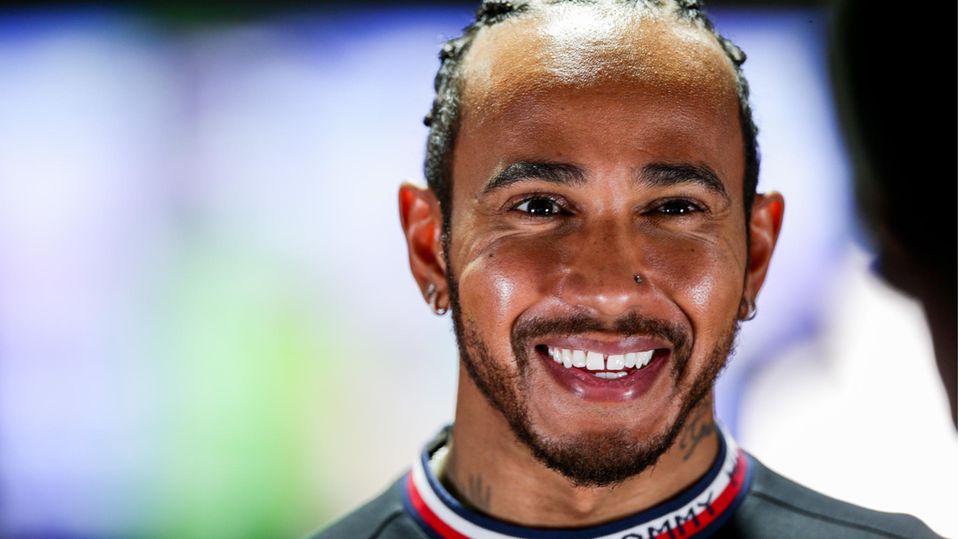 Lewis Hamilton wird beim Grand Prix von Saudi-Arabien von der Pole Position starten
