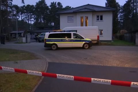 Video: Fünf Tote in Wohnhaus bei Berlin gefunden