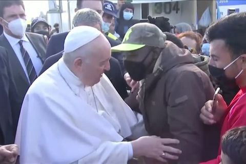 Video: Papst besucht Flüchtlingslager auf Lesbos