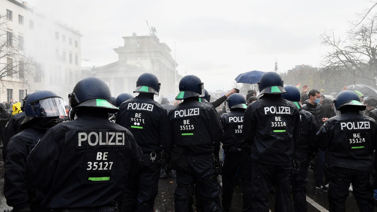 Dresden: Corona-Proteste Polizei