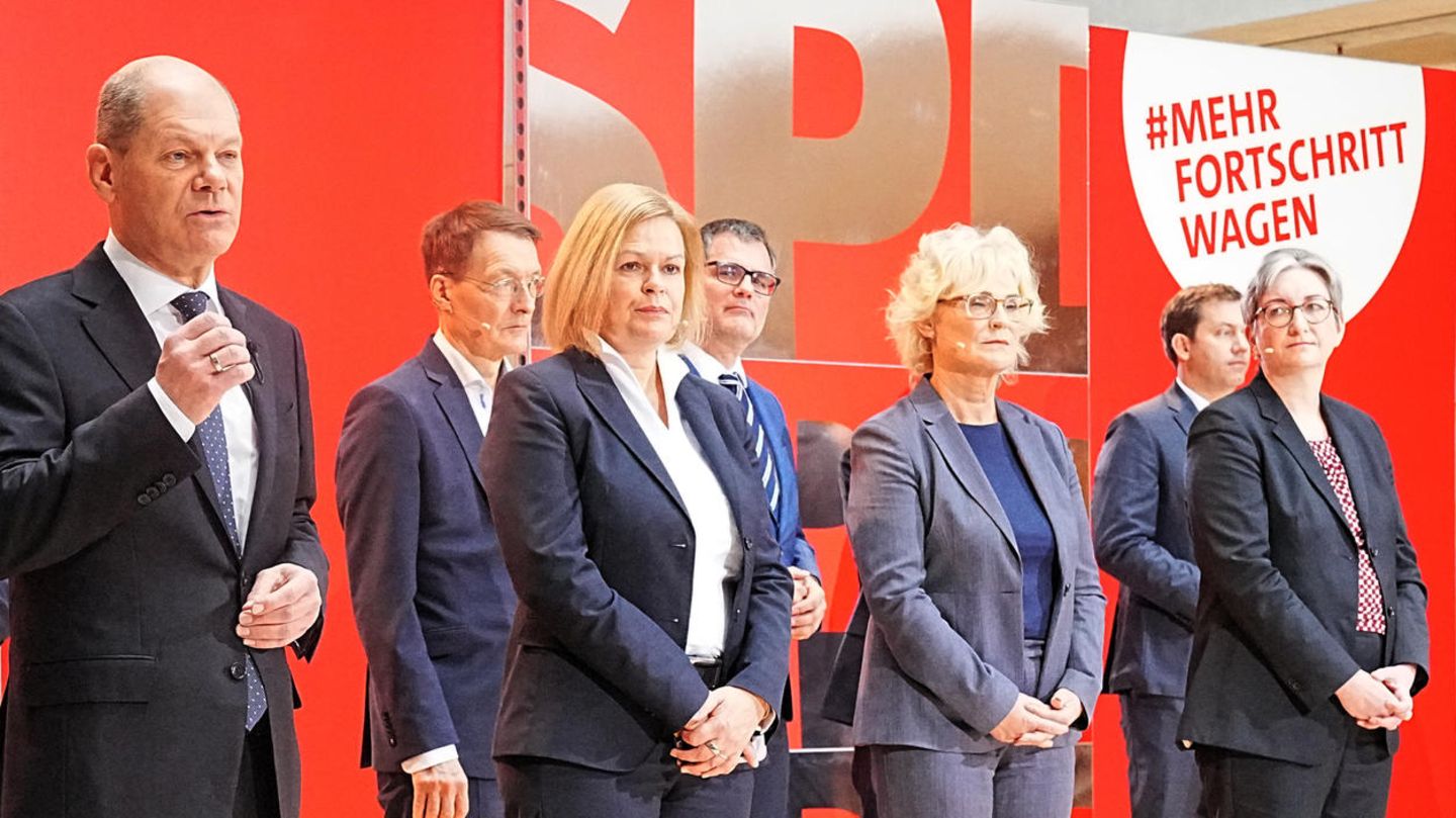 Kommender Kanzler Olaf Scholz mit den künftigen SPD-Minister