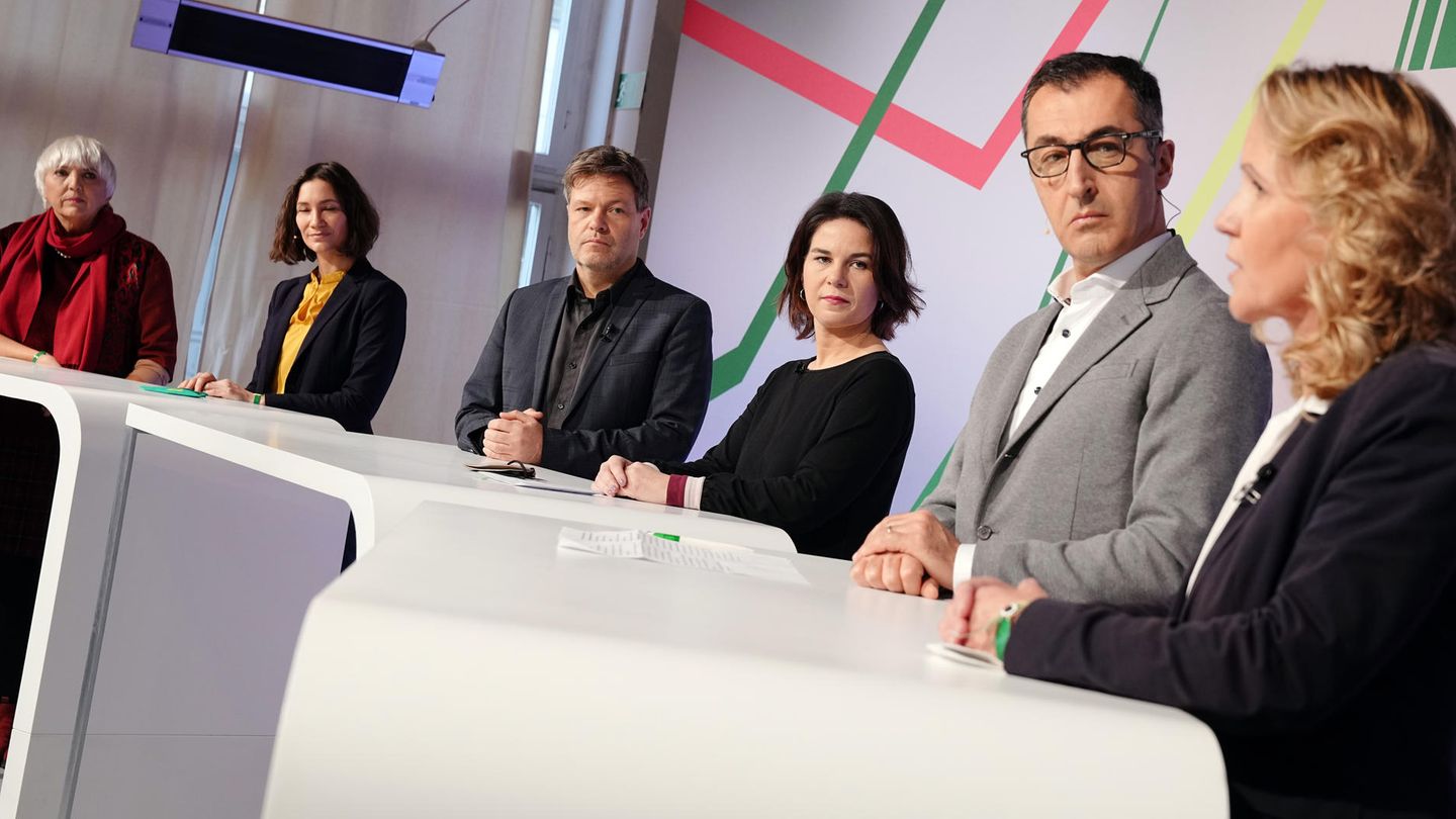 Die Minister:innen der Grünen in einer Reihe