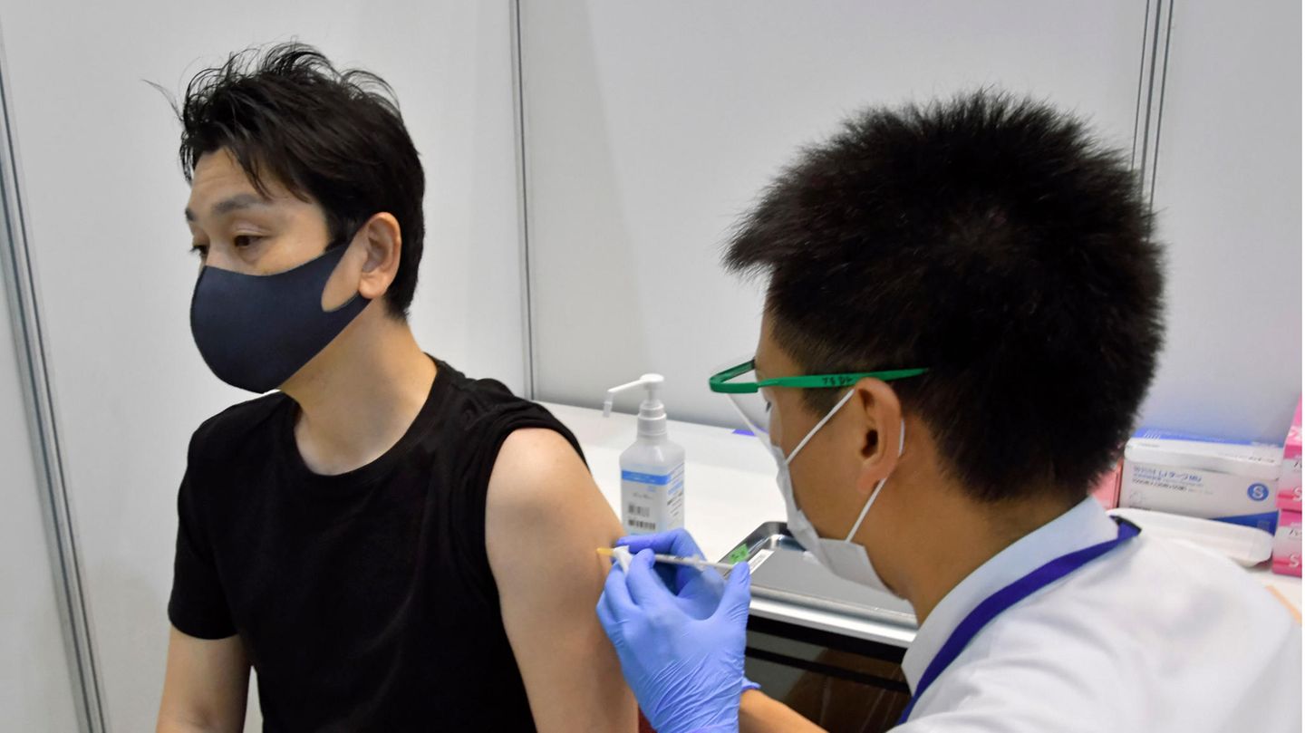Japaner sind eher impfskeptisch. Und doch hat das Land die höchste Impfquote aller G7-Staaten COVID-19-Impfzentrum der japanischen Selbstverteidigungskräfte