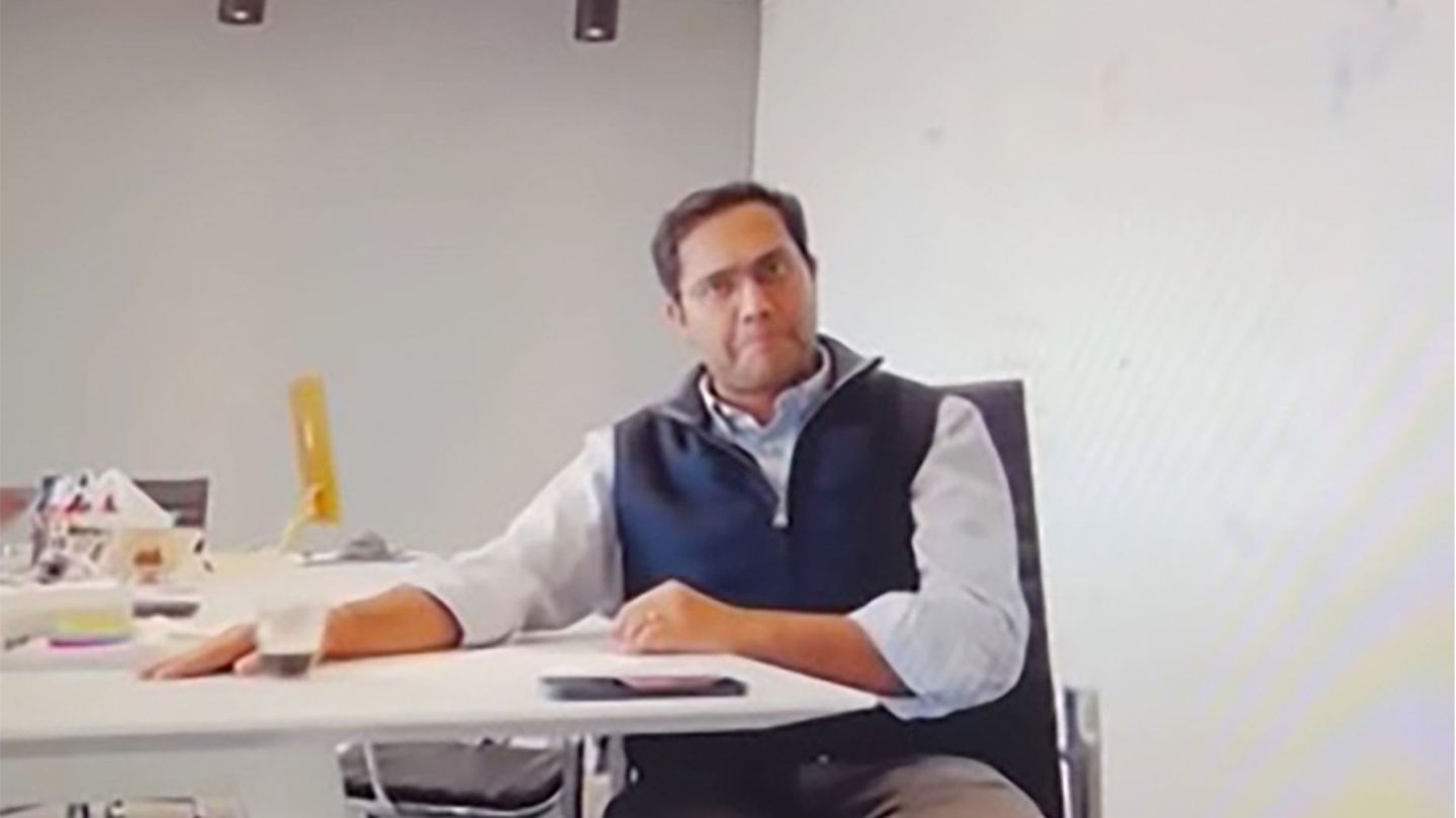 Company boss fires 900 employees via Zoom – and still follows Company boss fires 900 employees via Zoom – and still follows
