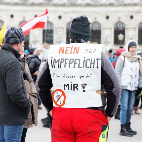 Demonstration gegen die Impfpflicht in Wien