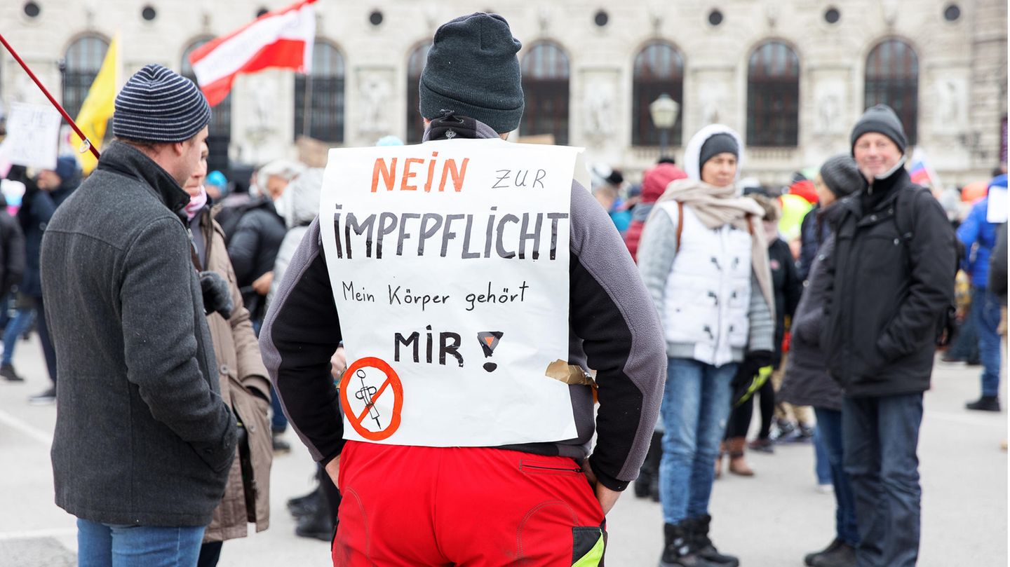 Demonstration gegen die Impfpflicht in Wien