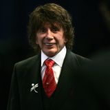 16. Januar  Spector, der seit 2009 in einem Gefängnis in Kalifornien saß, starb im Alter von 81 Jahren in einem Krankenhaus in dem Bundesstaat. Er arbeitete mit Musikgrößen wie den Beatles, Elvis Presley, Tina Turner und The Ronettes zusammen. Weltbekannt wurde er wegen des Mordes an der Schauspielerin Lana Clarkson, für den er im Jahr 2009 zu 19 Jahren Haft verurteilt wurde.  