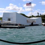 Über dem Wrack der "Arizona" wurde eine Gedenkstätte errichtet