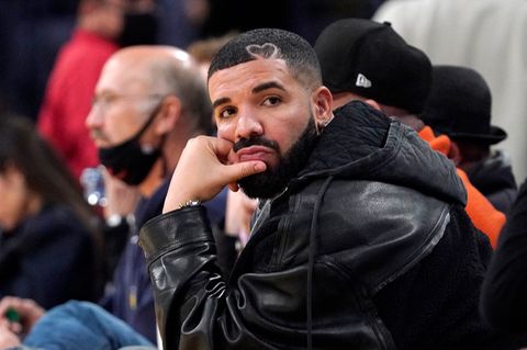 Drake bei einem Basketball-Spiel der NBA.