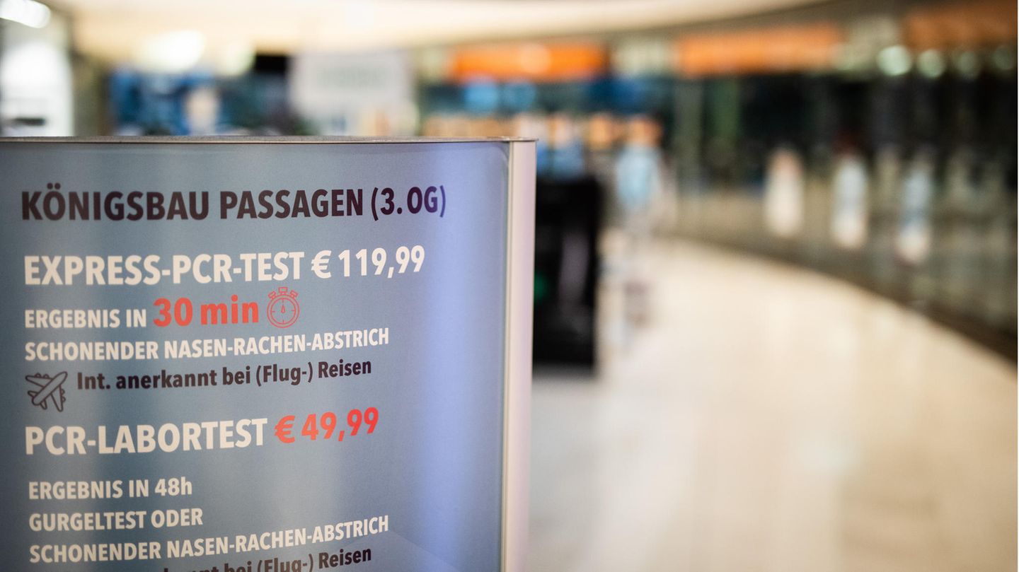 Die Top Ten der Was-Fragen:Was kostet ein PCR-Test?Was ist das Kuba-Syndrom?Was ist mit Whatsapp los?Was ist 2G plus?Was bedeutet rawr?Was ist Clubhouse?Was sind medizinische Masken?Was bedeutet 2G?Was ist Abseits?Was bedeutet 3G plus?