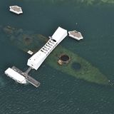 Noch heute liegt der Rumpf der "Arizona" in Pearl Harbor
