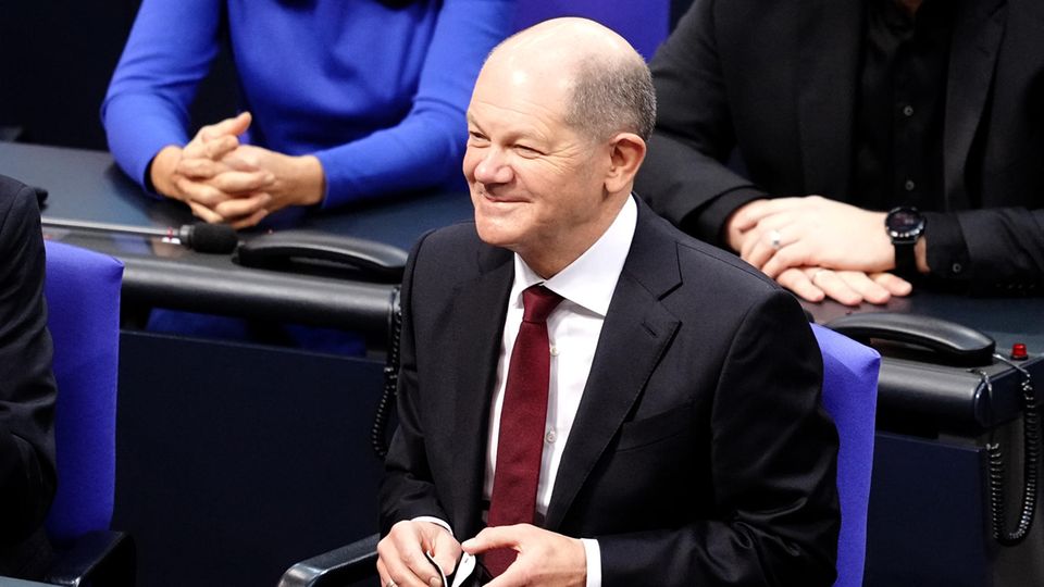Olaf Scholz (SPD) freut sich nach seiner Wahl zum Bundeskanzler