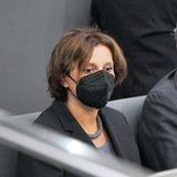 Britta Ernst, Ehefrau von Olaf Scholz, sitzt neben Gerhard Schröder (SPD)