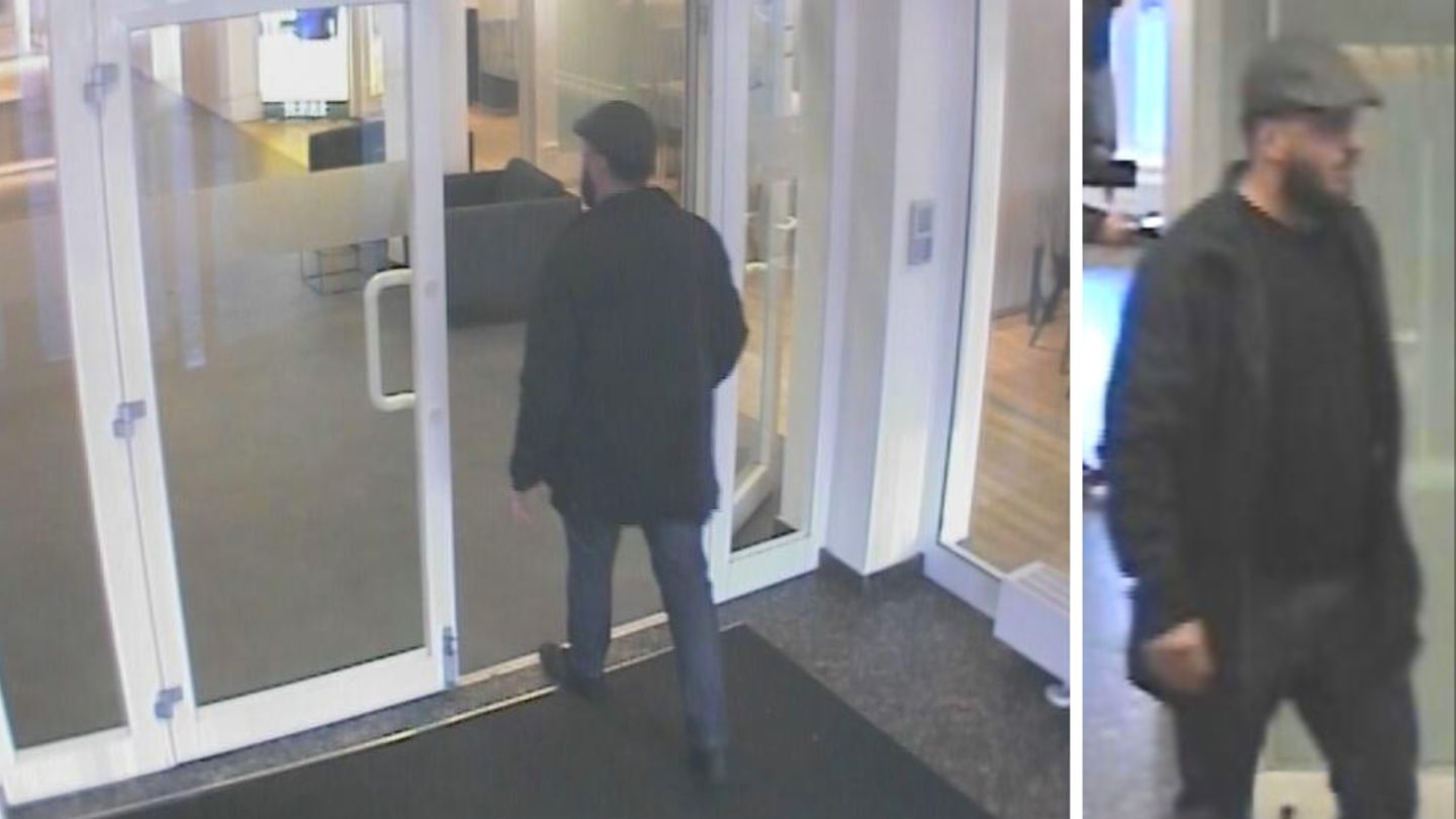 Eine Person in der Haspa-Filiale Norderstedt