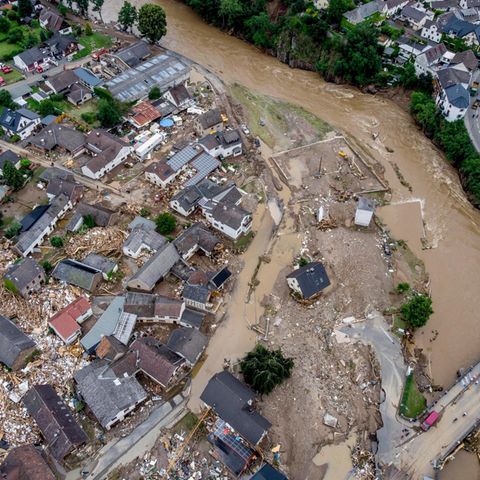 Das von der Flut überschwemmte Ahrtal von oben