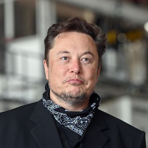 Tesla-Chef Elon Musk verzieht die Mundwinkel