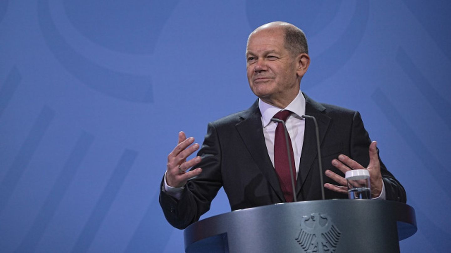 Scholz spricht am Rednerpult
