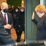 Merkel winkt Scholz zum Abschied