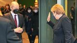 Merkel winkt Scholz zum Abschied