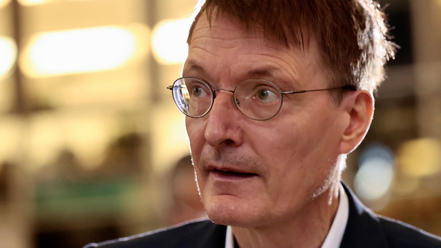 Corona: Karl Lauterbach – Three vaccinations required for full protection against Omikron