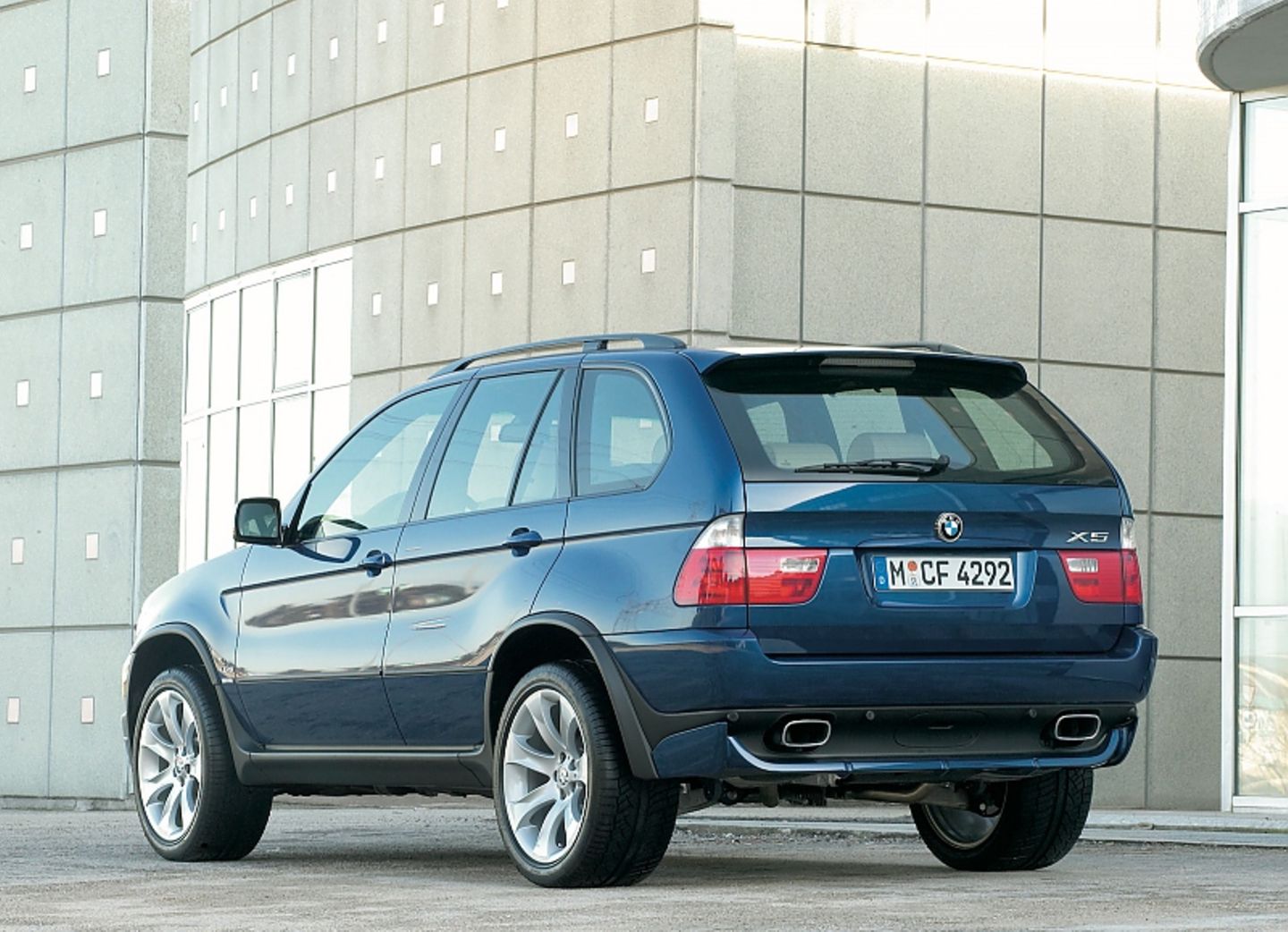 BMW X5 4.8is / E53
