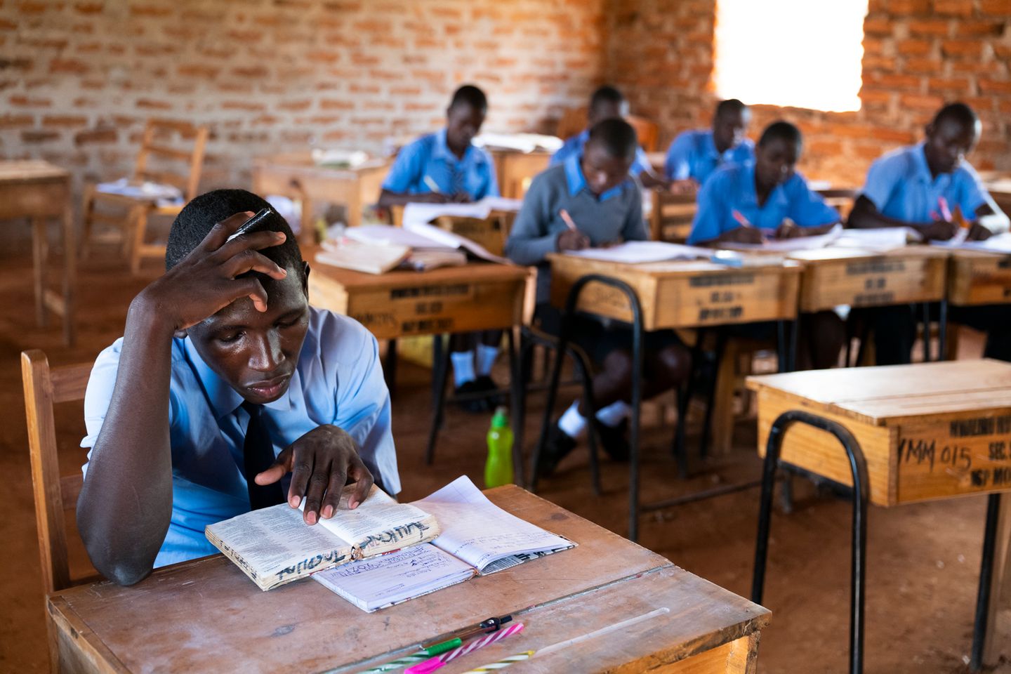 Jeremiah Mbai in seiner Klasse in der Secondary School von Kinakoni