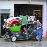 Jehef & Gab 1964 Wazaam  Als ich meinen ersten 2 CV zerlegte, fühlte ich in meinem tiefsten Inneren, dass ich mit ihm im Einklang war.