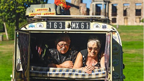 Elyane & Guy B. 1973 Camembert  Unser 2 CV erregt Sympathie, mit ihm kommen wir überall hin. Das ist Freiheit!