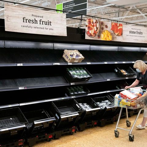 Leere Regale in einem Supermarkt in Cardiff