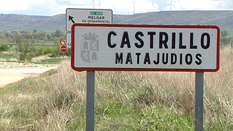Das alte Ortsschild zeigt den Namen "Castrillo Matajudios"