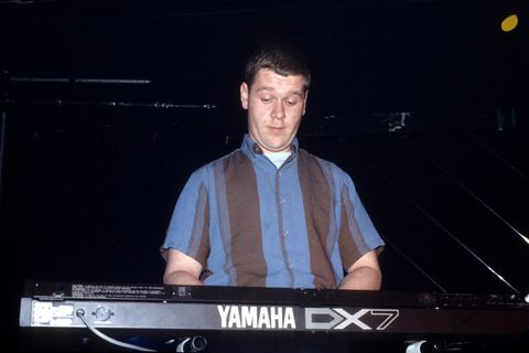 Steve Bronski von Bronski Beat live im Camden Palace in London im Jahr 1984