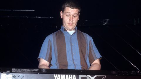 Steve Bronski von Bronski Beat live im Camden Palace in London im Jahr 1984