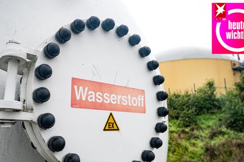 Ein Wasserstoff-Tank steht im Enertrag-Hybridkraftwerk in Brandenburg