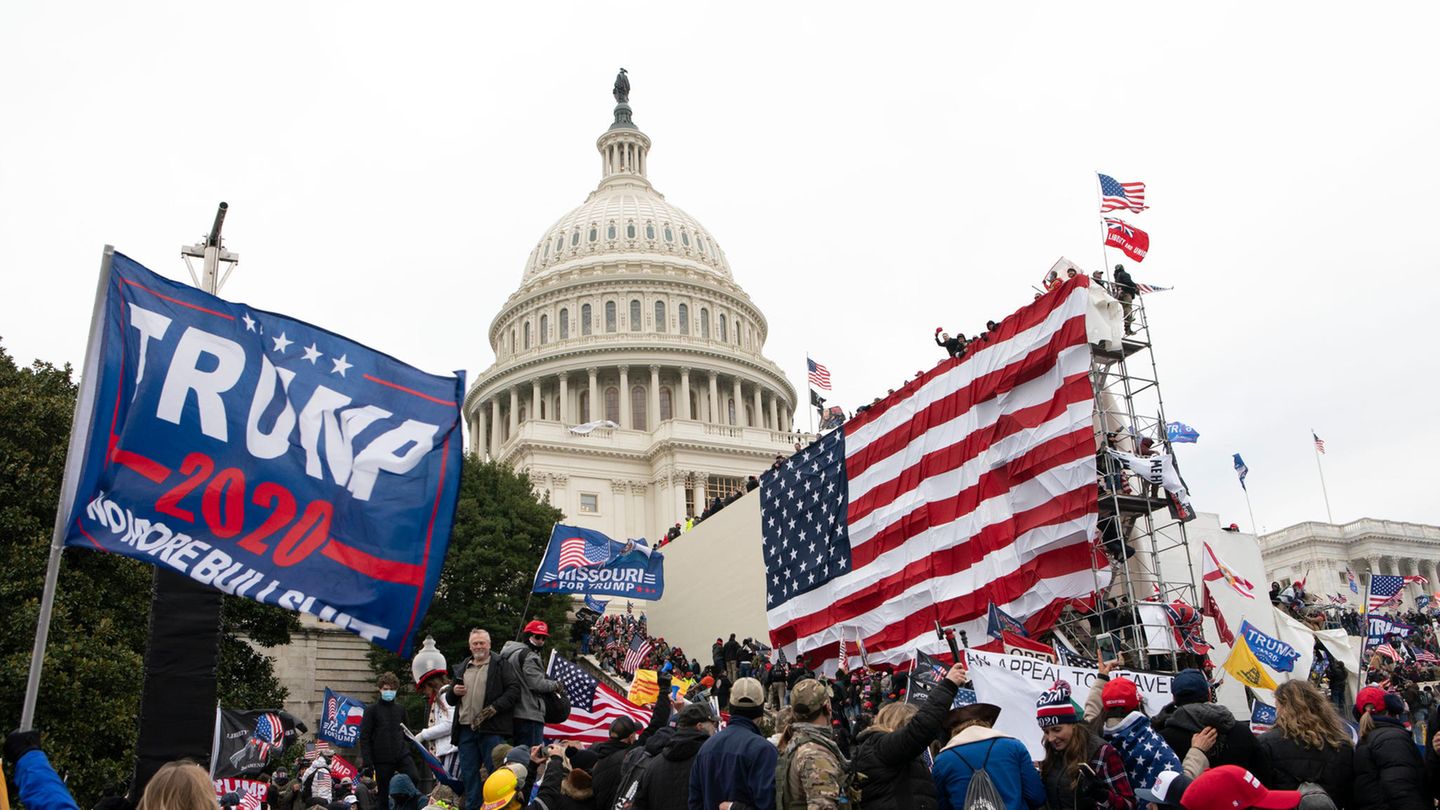 US appeals court approves handover of files for storming the US Capitol